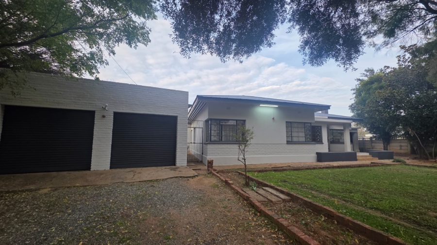 To Let 3 Bedroom Property for Rent in Wilkoppies North West